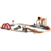 Image de Circuit de train de cargaison avec port maritime