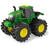Image de John Deere Un monstre marche au son de la lumière