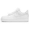 Image de Baskets Nike Air Force 1 07 Triple White pour femmes DD8959-100 36.5 white