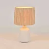 Image de Lampe Ronde En Céramique Matte. Abat-jour Conique En Raphia Blanc