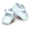 Image de Accessoires pour poupées Minouche 34 cm : Chaussures ballerines à bride coloris blanc Petitcollin