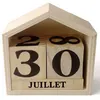 Image de Calendrier perpétuel en bois maisonnette - 7,3 x 8 x 3,4 cm
