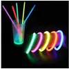 Image de 100 Sticks Batons Bracelet Lumineux Brille Dans Le Noir Fete Soiree Anniversaire