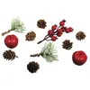 Image de Décorations naturelles automne et Noël - 11 Cônes, pommes et baies