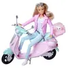 Image de Steffi Love sur son scooter