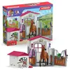 Image de Box avec Jument Hanovrien et Berger Australien, Figurine cheval et accessoires, SCHLEICH 72218 Horse Club, des 5 ans