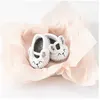 Image de Kit Crochet Baby Booties - Lapin de Rico Design : Des chaussons adorables faits main pour bébé(...) - Blanc