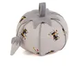 Image de Pique aiguille en forme de tomate motif Abeille - 10,5 x 10,5 x 9 cm - Hobby Gift(...) - Ecru