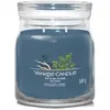 Image de Yankee Candle, Bougie parfumée, Duftkerze Bayside Cedar Signature Medium Jar
