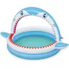 Image de Bestway Pataugeoire gonflable avec pulvérisateur Sharktastic 1,63 m x 1,27 m x 92 cm (163 x 127 x 92 cm)