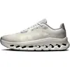 Image de ON Cloudtilt Remix Alliage Ivoire Baskets Femme Blanc 3WG10243228 38.5