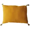 Image de Coussin rectangulaire Panama avec 4 pompons en jute - 70 cm x 50 cm - Jaune moutarde