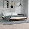 Image de vidaXL Bedframe zonder matras 200x200 cm spaanplaat bruin eikenkleurig832220