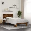 Image de vidaXL Bedframe bewerkt hout en metaal gerookt eikenkleurig 75x190 cm845814