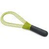 Image de Fouet vert Joseph Joseph Twist 2 en 1, multifonctionnel et design innovant.