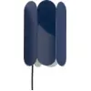Image de Applique murale cobalt blue avec prise Arcs - Hay