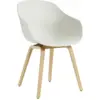 Image de Chaise avec accoudoirs en plastique recyclé crème et pieds en chêne AAC 222 2.0 - HAY