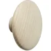 Image de Patère ronde en chêne naturel 6,5 cm The Dots - Muuto