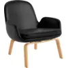 Image de Fauteuil bas avec pieds en chêne et assise en cuir noir Era - Normann Copenhagen
