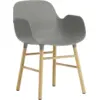 Image de Chaise avec accoudoirs en chêne naturel et pp gris Form - Normann Copenhagen
