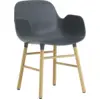 Image de Chaise avec accoudoirs en chêne naturel et pp bleu Form - Normann Copenhagen
