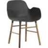 Image de Chaise avec accoudoirs en noyer naturel et pp noir Form - Normann Copenhagen