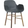 Image de Chaise avec accoudoirs en noyer naturel et pp bleu Form - Normann Copenhagen