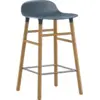 Image de Tabouret de bar en chêne naturel et pp bleu 65 cm Form - Normann Copenhagen