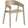 Image de Chaise avec accoudoirs en chêne naturel Cover - Muuto