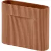 Image de Vase en faïence terracotta 16,5 cm Ridge - Muuto