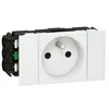 Image de 3 prises de courant spÃ©ciale goulotte Ã  clippage direct - 2 modules - blanc - Mosaic LEGRAND