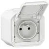 Image de LEGRAND Prise de courant avec terre Ã©tanche avec volet Plexo - 16A 250V - Blanc
