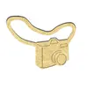 Image de Appareil photo en bois avec sangle - 5 x 4 cm