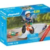 Image de Playmobil My Life 71798 - GarÃ§on avec skateboard, rampe et vÃ©lo - Promo Pack