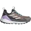Image de Adidas - Chaussures de randonnée en GORE-TEX® - Terrex Free Hiker 2 Low GTX W Trace Brown/Beige/Carbon pour Femme - Taille 5 UK - Bordeaux