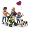 Image de Promenade en famille avec une poussette