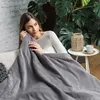 Image de Dreamland couverture chauffante en peluche velouté grise - snuggle up - large
