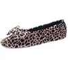 Image de Chaussons Ballerines Ultra Confortables, Semelle En Cuir, Détail Grand Noeud Girafe