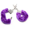 Image de Menottes en métal avec fourrure Furry Handcuffs violet