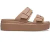 Image de Sandales fille Crocs Brooklyn Buckle LowWdg Lte Marron 34/35 207431-2Q9
