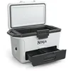 Image de Ninja FrostVault Hard Cooler 47L, Glacière haute qualité, conserve la glace jusqu'à 6 jours, tiroir rangement sec intégré à température de réfrigérateur, pour 80 canettes, Blanc Nuage FB151EUWH en occasion ou reconditionné