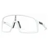 Image de Oakley - Sutro - Lunettes de soleil Matte White - Clear to Black Iridium Photochromic 0-3
