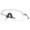 Image de Oakley - Sutro Lite - Lunettes de soleil Matte White - Clear to Black Iridium Photochromic 0-3