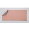 Image de Tapis de souris XXL en PU réversible, rose et gris.