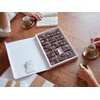Image de Coffret de gourmandises Lenôtre avec ses chocolats et confiseries