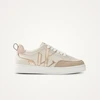 Image de Vanessa Wu Baskets monogramme Joyce beige et blanc effet craquelé 37