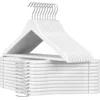 Image de Cintre bois lot de 20 avec encoches antiglisse blanc et argent