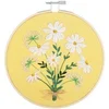 Image de Kit de Broderie "Daisies" avec Cercle en Bois de 15cm - | Un Kit Parfait pour Débutants et Experts(...) - 52 Daisies