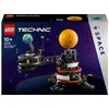 Image de LEGO Technic 42179 La planète Terre et la Lune en orbite