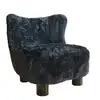 Image de Fauteuil effet fourrure bleu et structure en bois